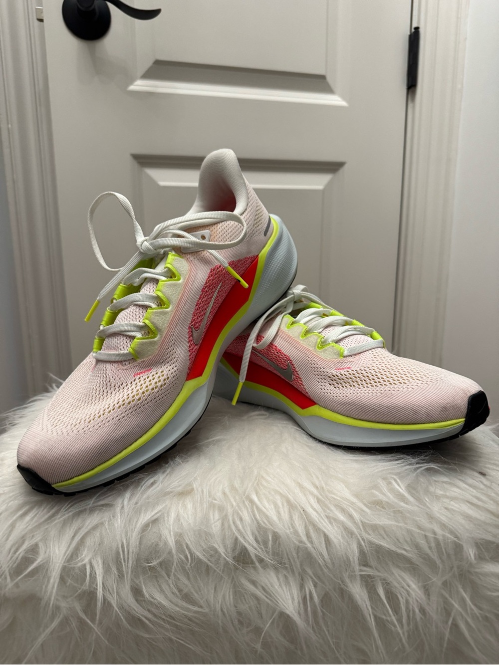 Nike Pegasus 41 Women’s Sneakers Light Pink Running Shoes with Neon Accents